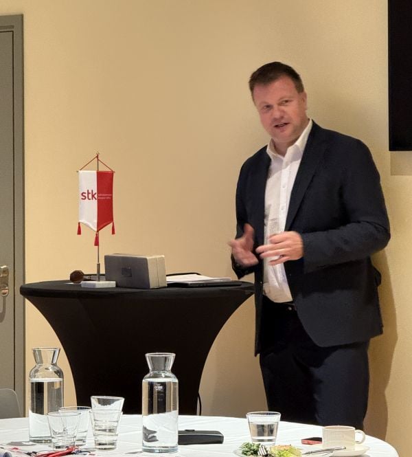 Kuva_STK_kokouspuhuja_Ville_Skinnari_600